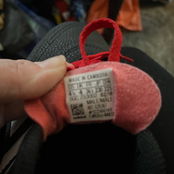 ADIDAS soccer cleats. Black with red and white.  Size 4 1/2. - Picture 5 of 5